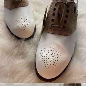 BNIB Mizuno Women’s Saddle Shoes Golf Cleats - White/Sahara